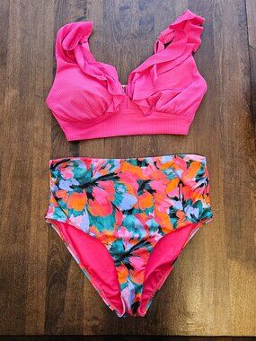 Sunsets Willa Wireless Top & Capri High Waist Bottom XL